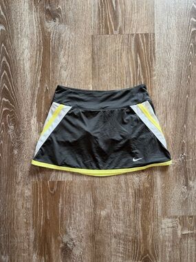 Vintage Y2K Nike Grey Athletic Skort with Yellow Trim